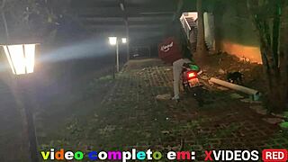 Novinha ordered pizza, invited the delivery guy to eat, but he ended up eating something else 😏