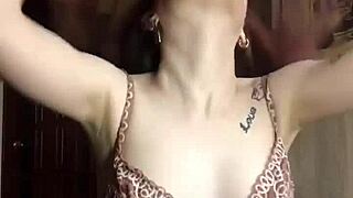 loves to suck big dicks 😍