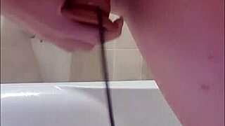 Fuck that dildo in the bath, milf pussy close up orgasm!