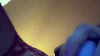 leftyxlucci enjoys some self-pleasure in her room.