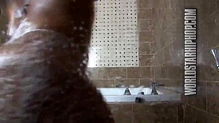 Lottabooty showing off her amazing ass