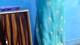 How does sexy bhabhi play with dildo in green saree?