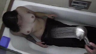 I crave horny lesbians with nice tits