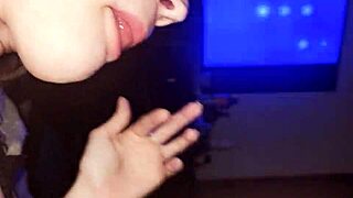 does this amateur girlfriend take a huge dildo like a pro?