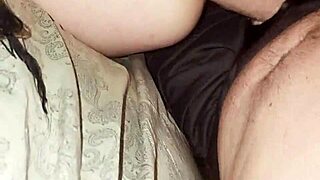 does this amateur girlfriend take a huge dildo like a pro?