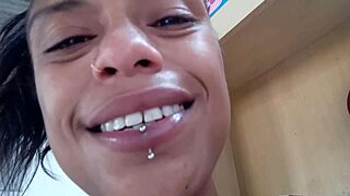 hora da faxina com toque especial na pussy. 😏