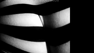 Thicc white girl showing off her curvy ass!