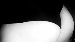 Thicc white girl showing off her curvy ass!