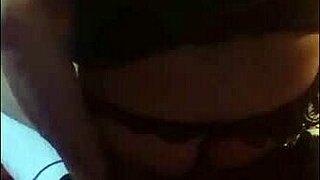 जॉइन क्रॉसकंट्रीड्यूड लंड हिलाता है वाइब्रेटर से टाइट एनल प्ले में मेरे फ्लोर पर