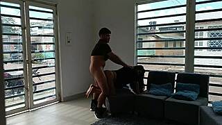 llega el domiciliario y le pago con sexo porque no tengo dinero