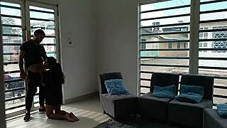 llega el domiciliario y le pago con sexo porque no tengo dinero