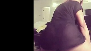 Ever seen an African girl twerk with such a sexy mature ass?