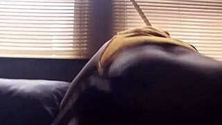 deep conversation with girlfriend while boyfriend works