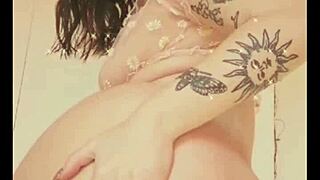 Kawaii woman shows tits in bedroom