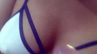 Mira Mi Hermanastra Latina Chupándomela con Pasión