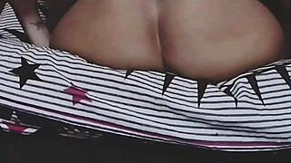 sborrata sulla figa si masturba