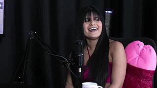 yo, check this gostosa showing off her skills after spilling what she loves and hates... 🔥