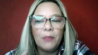 Maria primeira prostituta que comi - chupei o pedreiro