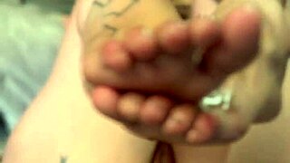 Latina Feet and Ass Shine in First-Time Solo