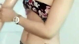 I Am E Trang Nguyen Exposing My Body In Web Chat While Bathing