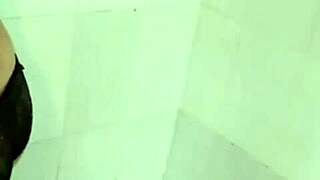 I Am E Trang Nguyen Exposing My Body In Web Chat While Bathing