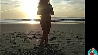 Bold Teen Blonde Ass on Beach Live