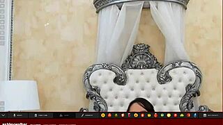 Colombian woman rushes to masturbate on webcam with her big tits