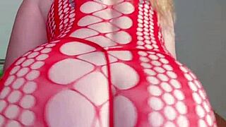 This curvy girl with a hairy pussy fingers herself to orgasm