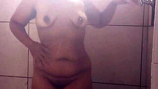 Amandinha safada shows off her natural tits, so hot! 😍