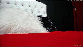 this cute latina loren th is masturbating so hot 😍