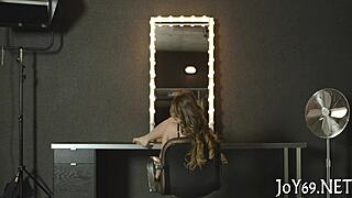 teen beauty asks, want to see me toy my wet pussy?