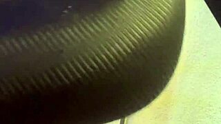 fitness babe rosa vermelha shows off in public?