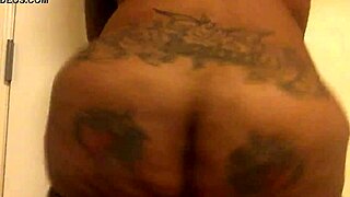 i b shaking in my house with no fuks ebony big ass