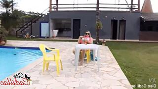 O PISCINEIRO ME DEIXOU TODA MELADA DE PORRA BLACK MUSCULAR INTERRACIAL MONSTER COCK