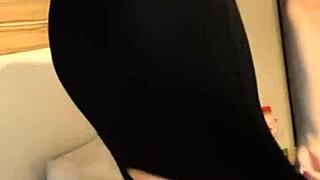 Ritafox shows off her juicy and firm ass in close-up