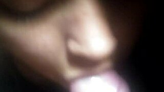 मैं अभी रिकी को चूसने में पूरी तरह मस्त हूँ