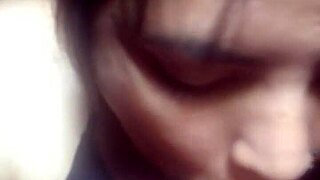 मैं अभी रिकी को चूसने में पूरी तरह मस्त हूँ