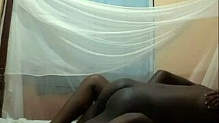 Ebony amateur's big ass pussy gets intensely drilled in anal sex