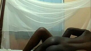 Ebony amateur's big ass pussy gets intensely drilled in anal sex