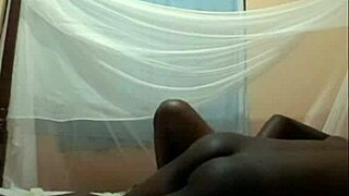 Ebony amateur's big ass pussy gets intensely drilled in anal sex