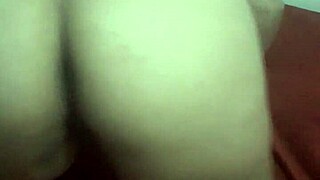 brunette pregnant babe rebolando de quatro