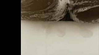 Ebony couple rides big black cocks and squirts 😋