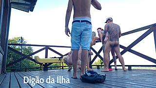 Fodendo as rabudas na sacada com blowjob e ass
