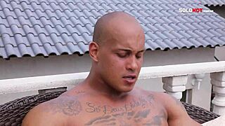 Watch this bodybuilder cum deliciously on his monster cock!