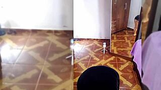 Mirelladelic, i striptease with ripped clothes and fishnets.