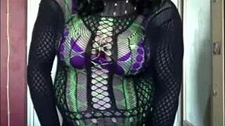 I, sissy crossdresser, shoot load on floor after cumming