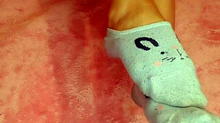 i, a latina, fix my feet and give them a rich massage