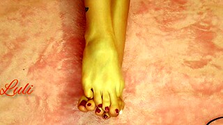 i, a latina, fix my feet and give them a rich massage