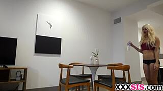 Blonde Elizabeth Jolie With Stepbro: Intense Fucking?