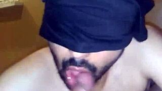 Mamando o amigo até gozar na boca